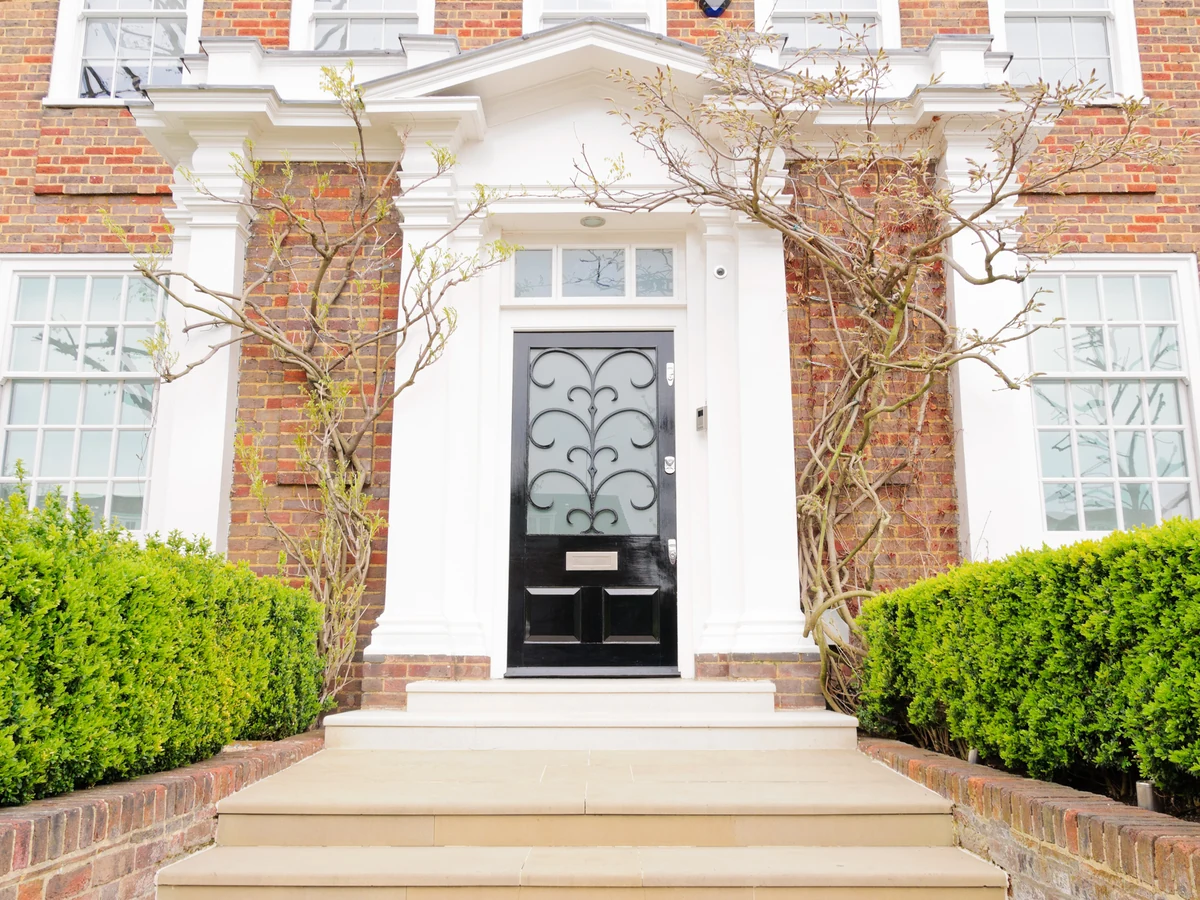 exterior-painting-large-red-brick-exeter-decorators Large red brick house painting in Exeter by Exeter Decorators