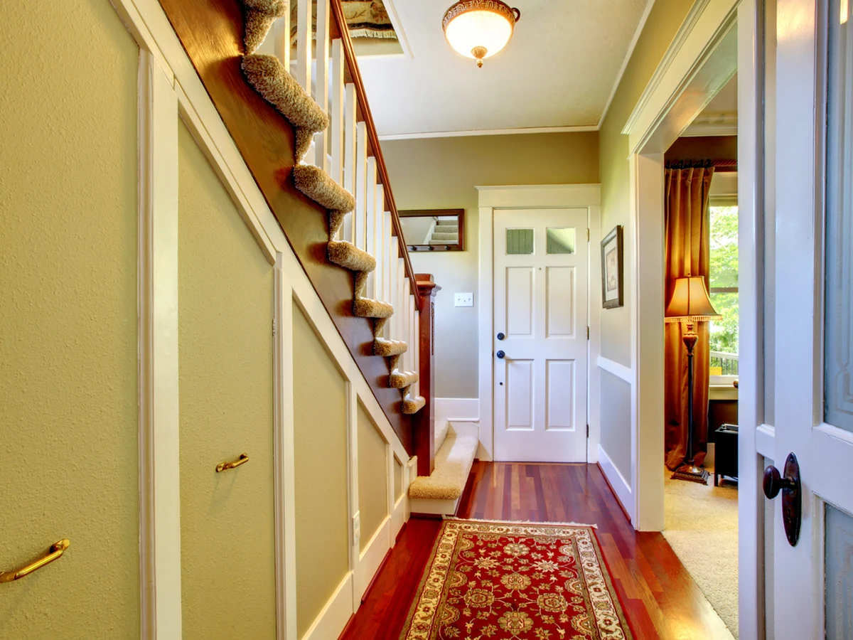 Painters and decorators in Exeter - Exeter Decorators classic hallway and staircase painting