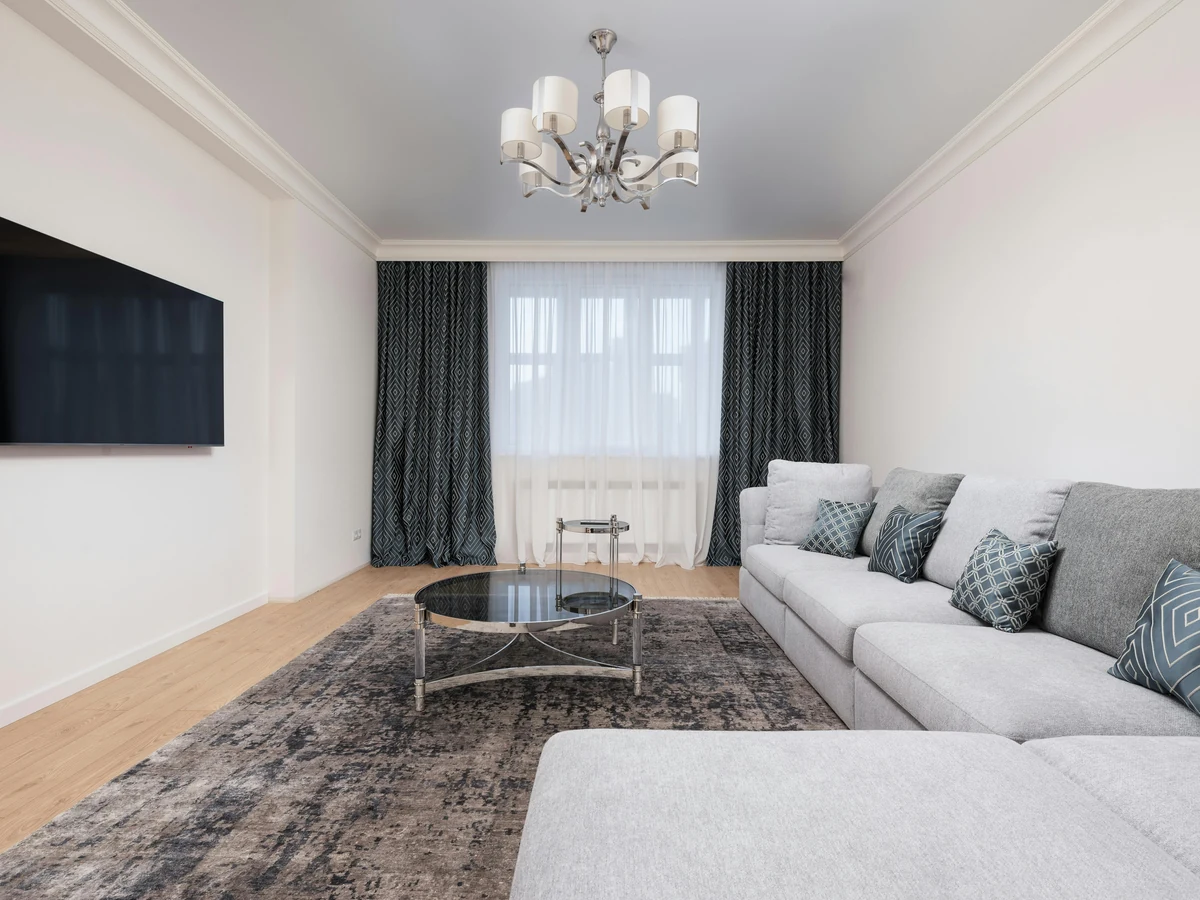 living-room-painting-white-lounge-grey-exeter-decorators Interior painting in Ottery St Mary EX11, white lounge with grey accents by Exeter Decorators