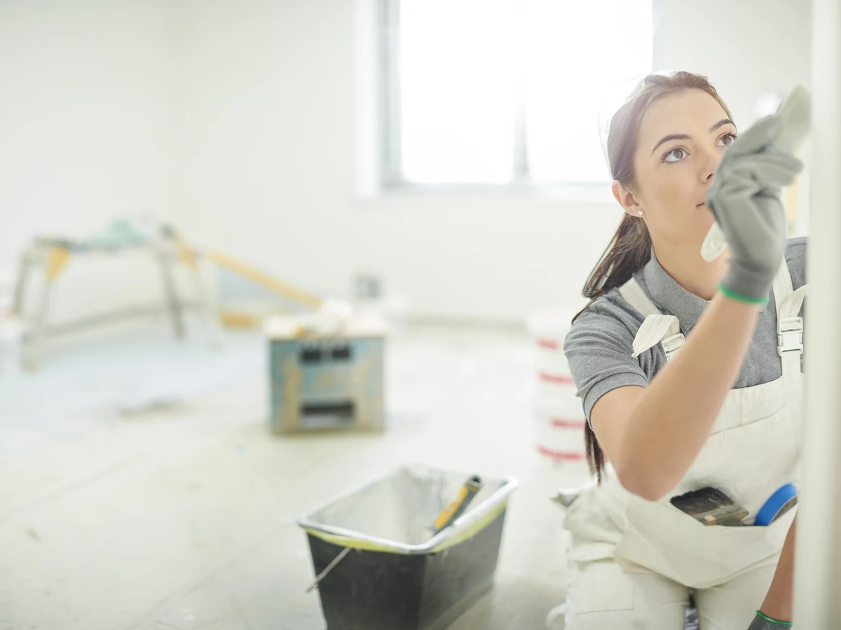 Painters and decorators in Newton Poppleford, Exeter Decorators female painter smoothing walls