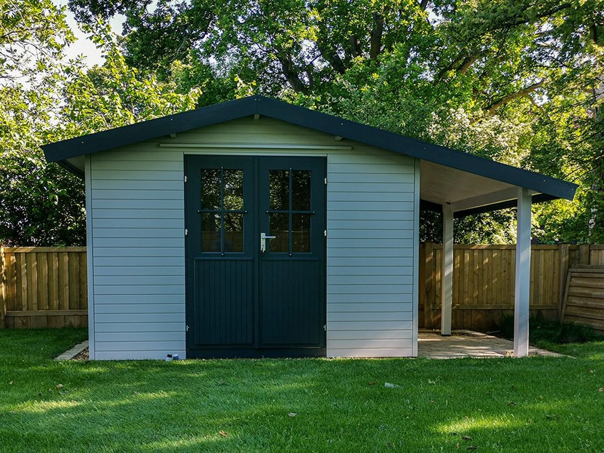 wood-painting-dark-green-garden-exeter-decorators Dark green garden shed painting in Exeter by Exeter Decorators